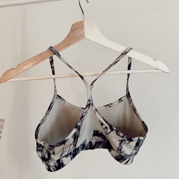 LULU LEMON SPORTS BRA 🍋 - Picture 2 of 2